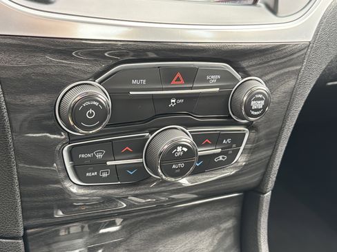 Used 2019 Chrysler 300 Touring L w/ Quick Order Package 22F image 23