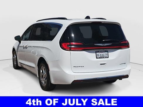 Used 2023 Chrysler Pacifica Limited FWD image 5