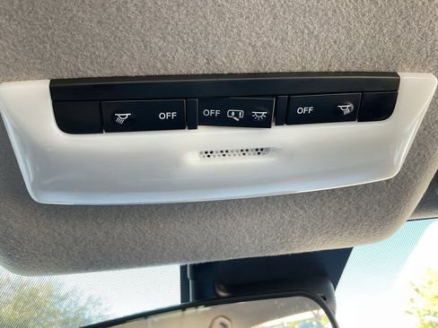 Used 2025 Nissan Versa SV image 27