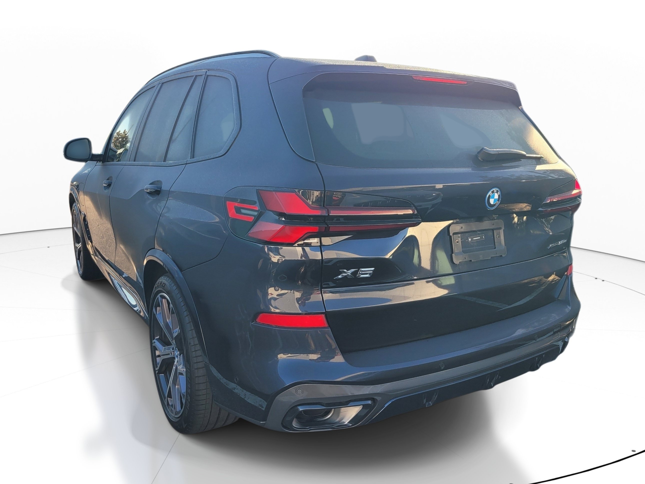 Used 2025 BMW X5 xDrive50e w/ Executive Package AWD/4WD image 6