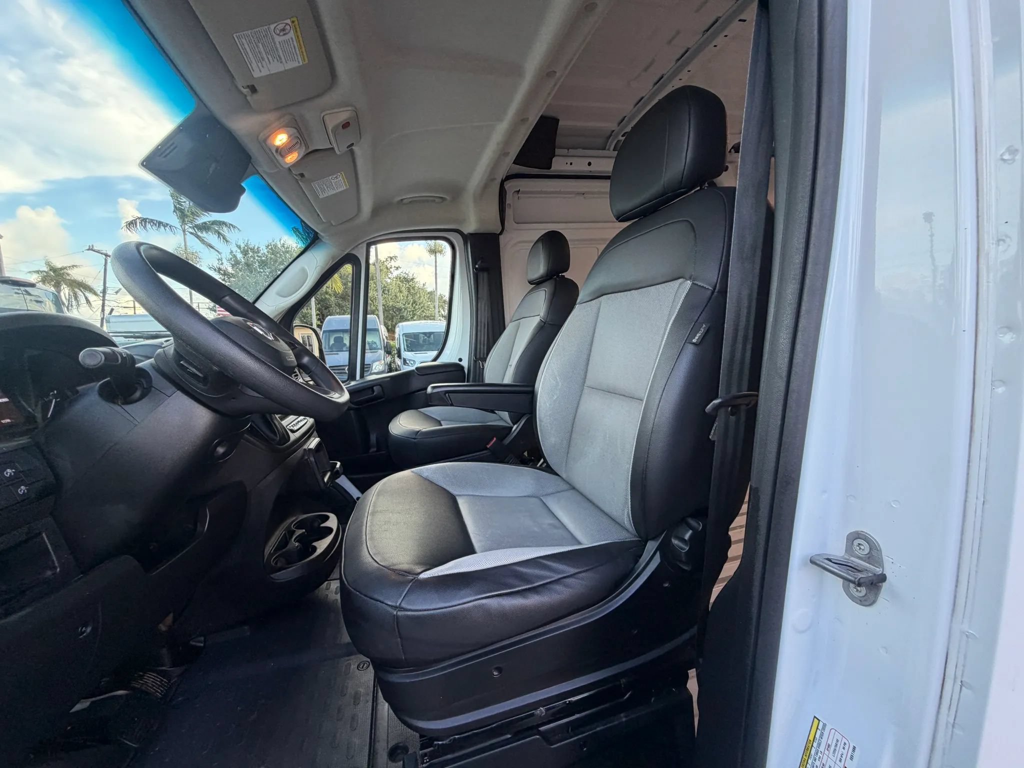 Used 2025 RAM ProMaster 2500 w/ Convenience Group FWD image 18