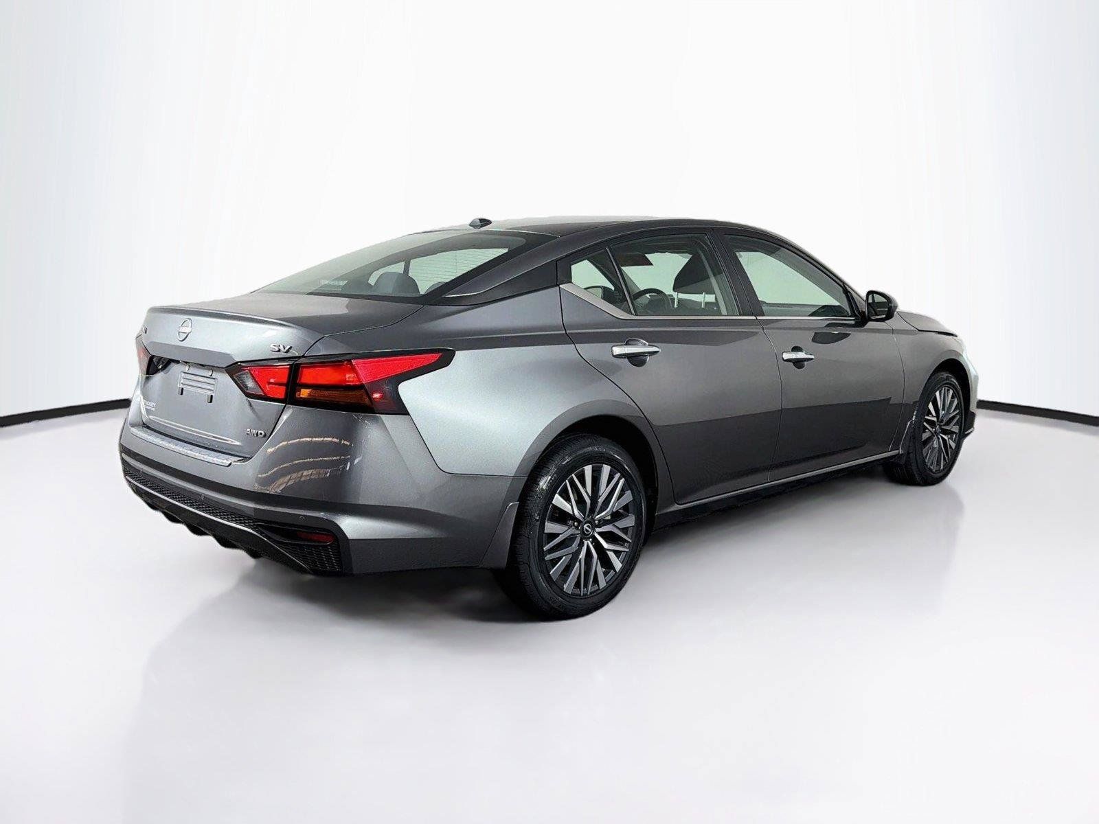 Used 2023 Nissan Altima 2.5 SV AWD/4WD image 11