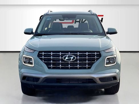 Used 2025 Hyundai Venue Limited FWD image 2