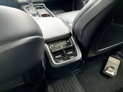 Used 2021 Volvo XC90 T5 Momentum w/ Protection Package Premier image 31