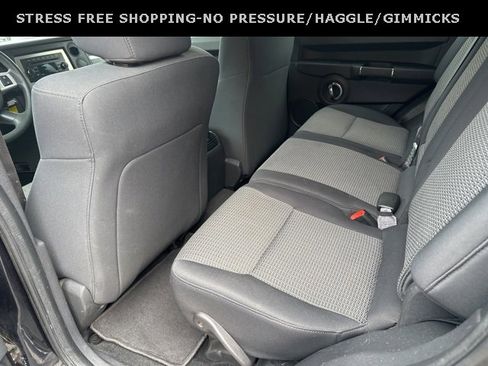 Used 2010 Jeep Commander Sport image 9