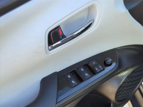 Used 2018 Toyota Prius Four image 11