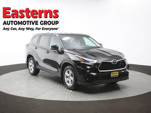 Used 2022 Toyota Highlander LE AWD/4WD image 52