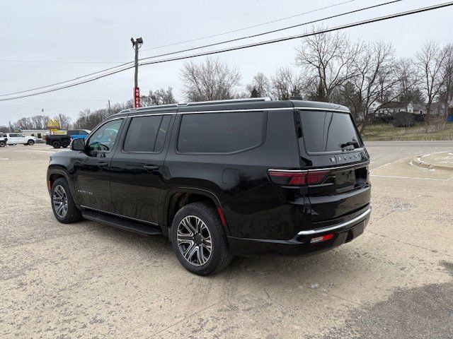 Used 2024 Jeep Wagoneer L Series II w/ Flexible Seating Group AWD/4WD image 6