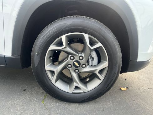 Used 2025 Chevrolet Trax LT image 30