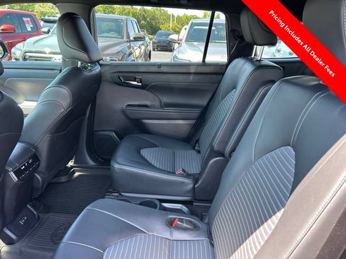 Used 2024 Toyota Highlander XSE FWD image 15