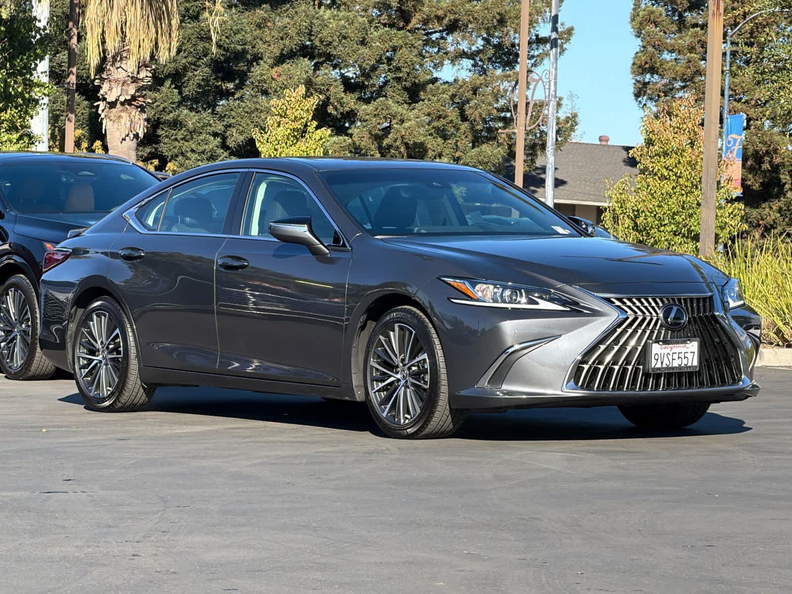 Certified 2025 Lexus ES 300h w/ Premium Package FWD image 5