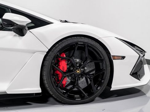 Used 2025 Lamborghini Revuelto image 45