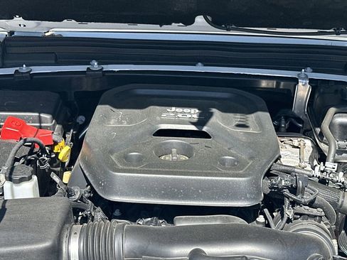 Used 2022 Jeep Wrangler Unlimited Sahara image 12