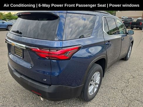 Used 2023 Chevrolet Traverse LT AWD/4WD image 3