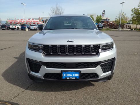 New 2026 Jeep Grand Cherokee Limited AWD/4WD image 14