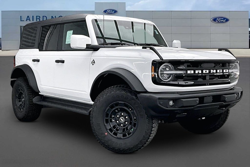 New 2026 Ford Bronco Outer Banks w/ Sasquatch Package AWD/4WD image 2