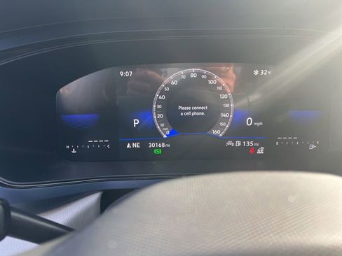 Certified 2023 Volkswagen Taos SE w/ Panoramic Sunroof Package image 3