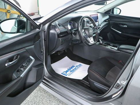 Used 2024 Nissan Sentra SR FWD image 3