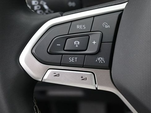 Used 2022 Volkswagen Tiguan SE w/ Panoramic Sunroof Package AWD/4WD image 17