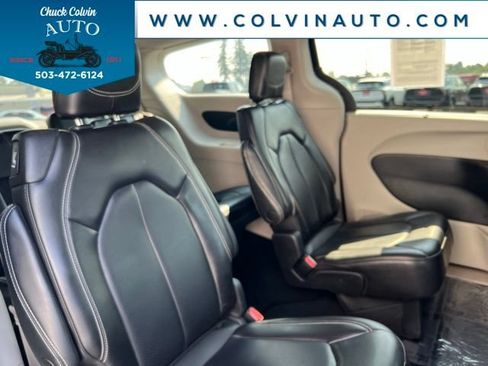 Used 2023 Chrysler Pacifica Touring-L FWD image 25