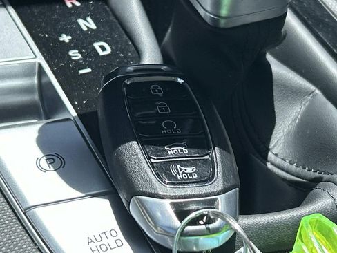 Certified 2022 Hyundai Elantra Limited FWD image 35