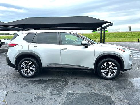 Used 2023 Nissan Rogue SV FWD image 9