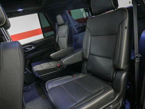 Used 2022 GMC Yukon SLT w/ SLT Premium Package image 13