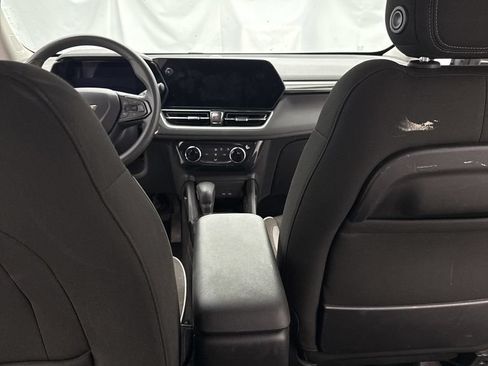 Used 2025 Chevrolet TrailBlazer LT AWD/4WD image 32