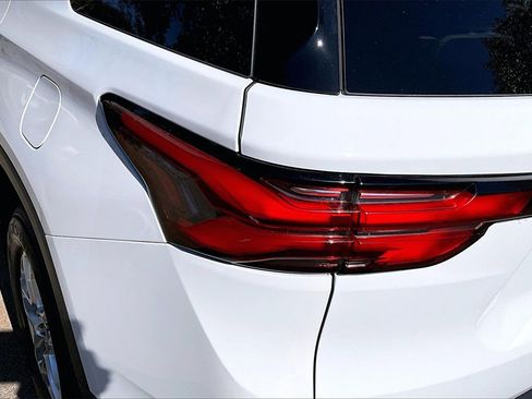 Used 2023 Chevrolet Traverse LS image 20