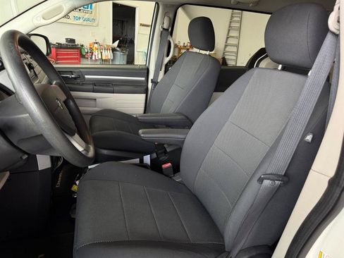Used 2009 Dodge Grand Caravan SE w/ Climate Group FWD image 9