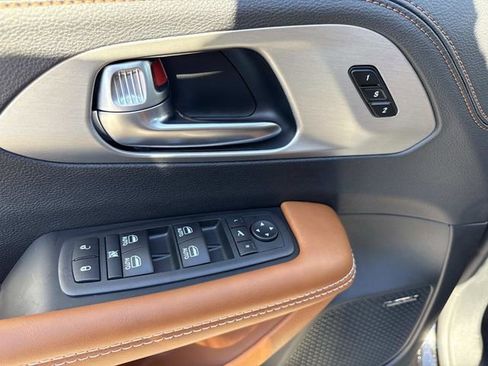 New 2026 Chrysler Pacifica Pinnacle image 22