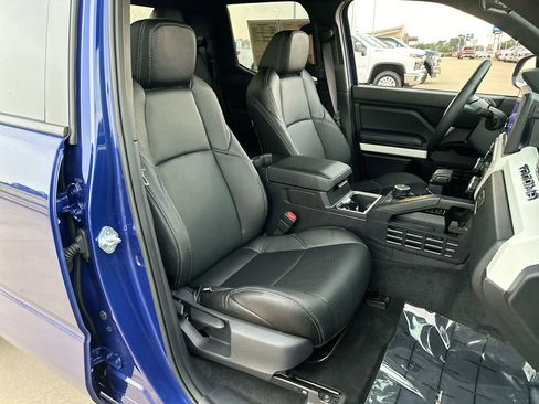 Used 2024 Toyota Tacoma TRD Off-Road image 23