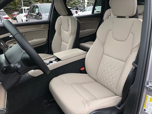 New 2026 Volvo XC90 B5 Plus image 32