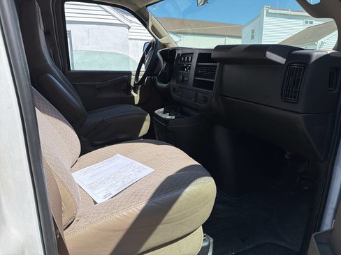 Used 2016 Chevrolet Express 2500 Extended image 12