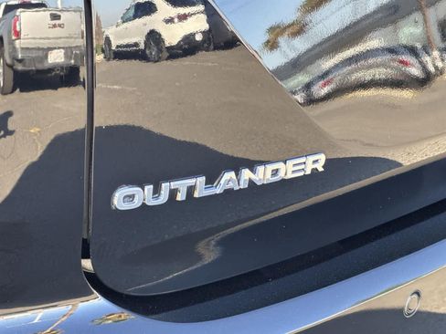 Used 2024 Mitsubishi Outlander SE image 36