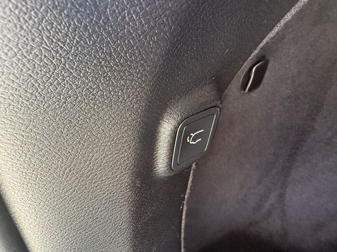 Used 2019 Jeep Cherokee Limited w/ Luxury Group image 23