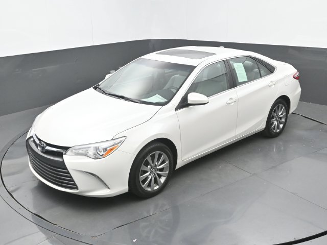 Used 2017 Toyota Camry XLE w/ Moonroof Package FWD image 31