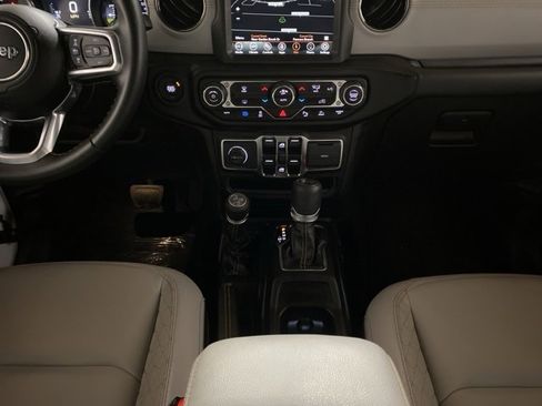 Used 2021 Jeep Wrangler Unlimited Sahara image 12