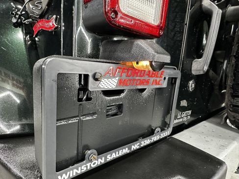 Used 2012 Jeep Wrangler Unlimited Sahara w/ Dual Top Group AWD/4WD image 33