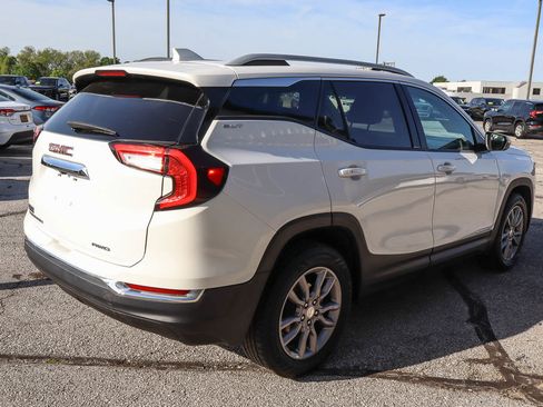 Used 2024 GMC Terrain SLT AWD/4WD image 4