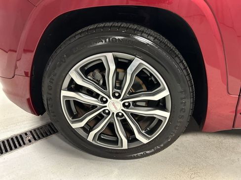 Used 2018 GMC Terrain Denali w/ Comfort Package image 9