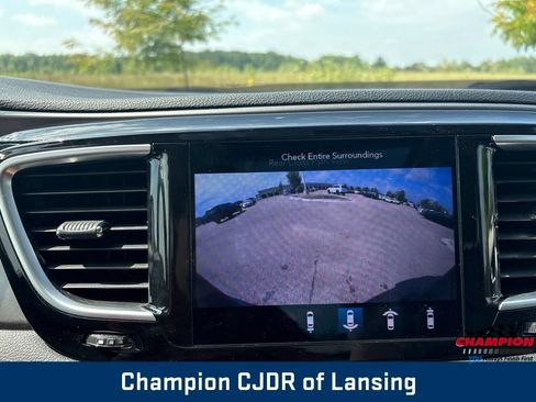 Used 2019 Chrysler Pacifica Limited w/ Tire & Wheel Group FWD image 30