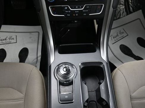 Used 2020 Ford Fusion SE FWD image 20