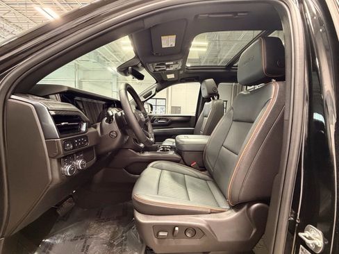 Used 2025 GMC Yukon XL AT4 w/ AT4 Premium Package image 25