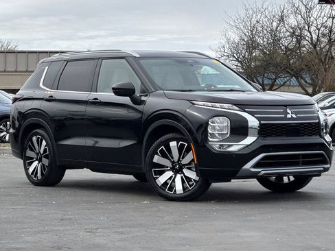 Used 2025 Mitsubishi Outlander SEL image 2