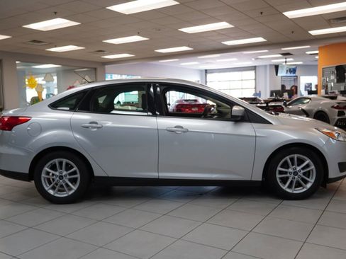 Used 2018 Ford Focus SE FWD image 12