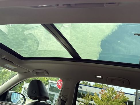 Used 2024 Volkswagen Atlas SE w/ Panoramic Sunroof Package AWD/4WD image 27