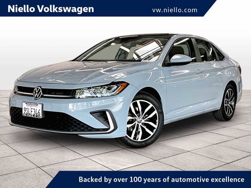 Used 2025 Volkswagen Jetta SE w/ Sunroof Package image 1