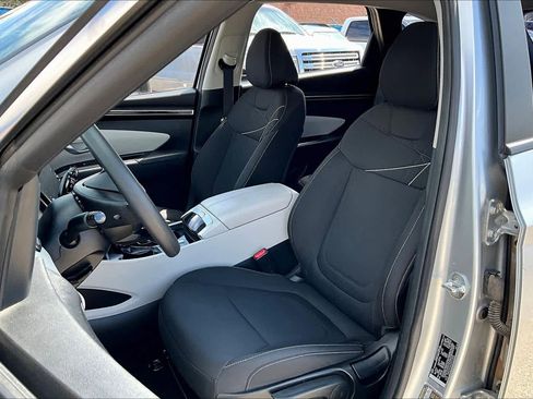 Used 2023 Hyundai Tucson SE image 8