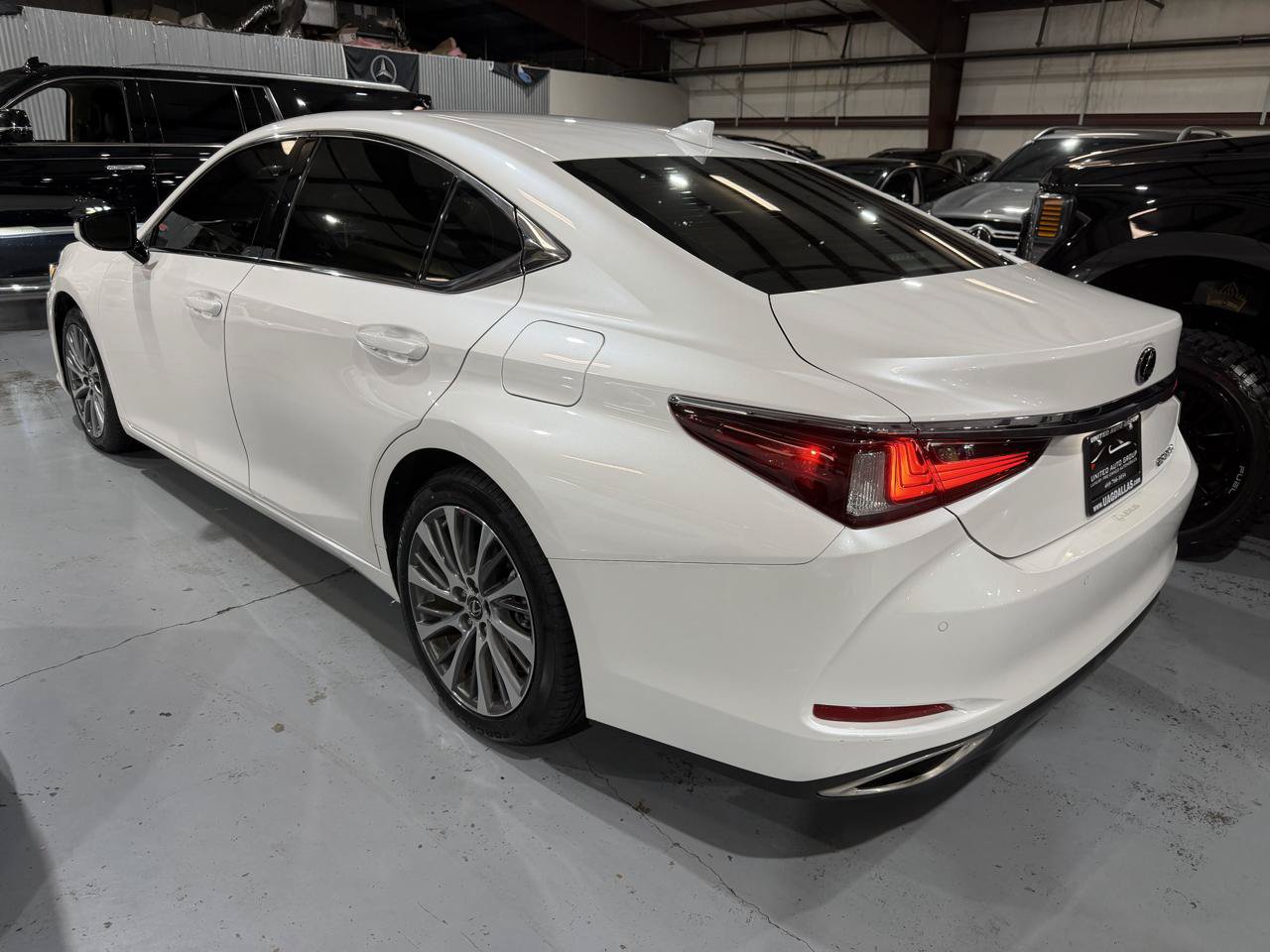 Used 2019 Lexus ES 350 FWD image 4